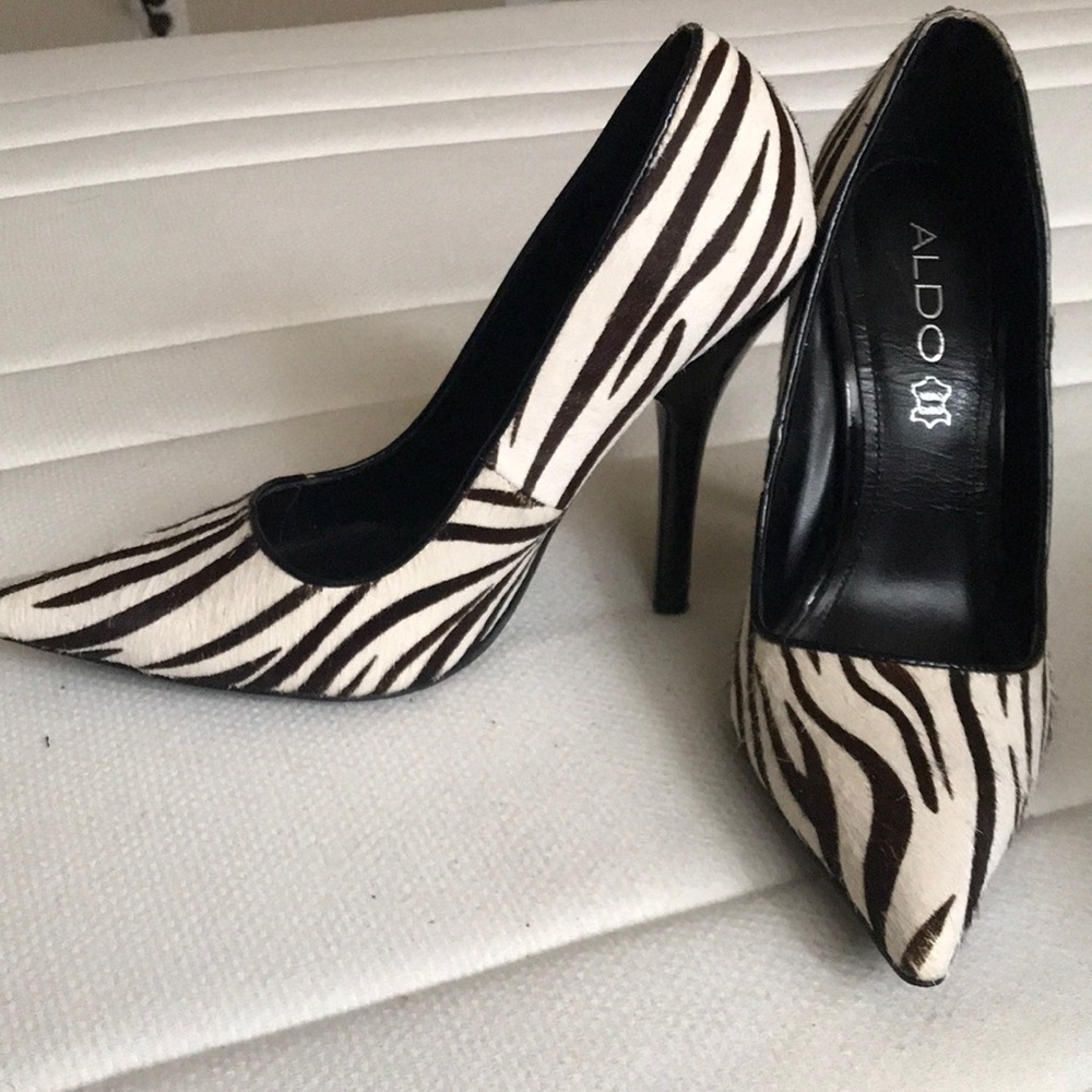 37 Aldo heel.